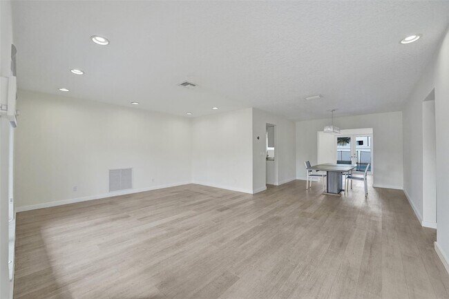 Photo - 4001 N 41st Ct