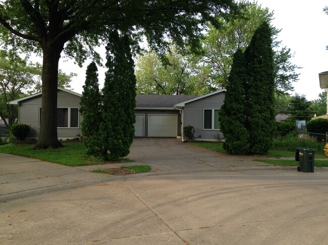 Building Photo - 2107 Judson Ct Unit 2109