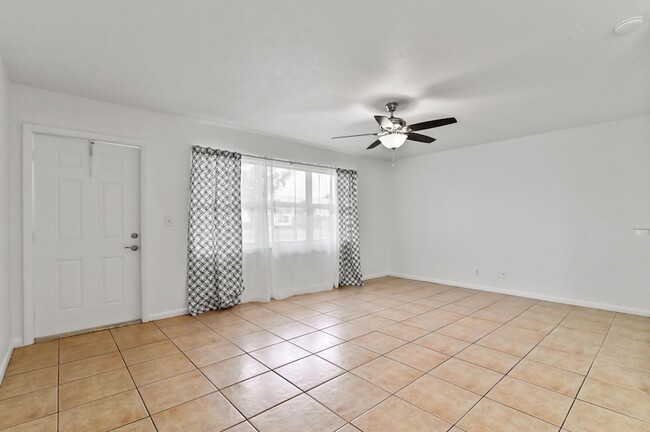 Photo - 149 Coventry Pl Unidad G