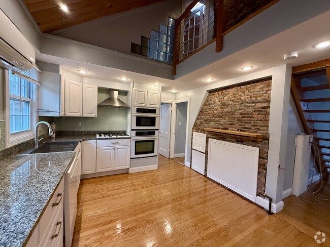Building Photo - 405 Benefit St Unit 2 Rental