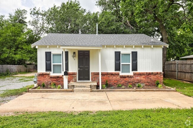 Building Photo - N Willow Ave Duplex Unit 4915 Rental