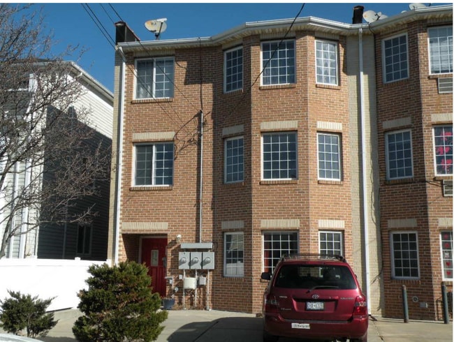 Building Photo - 176 Beach 97th St Unit 3