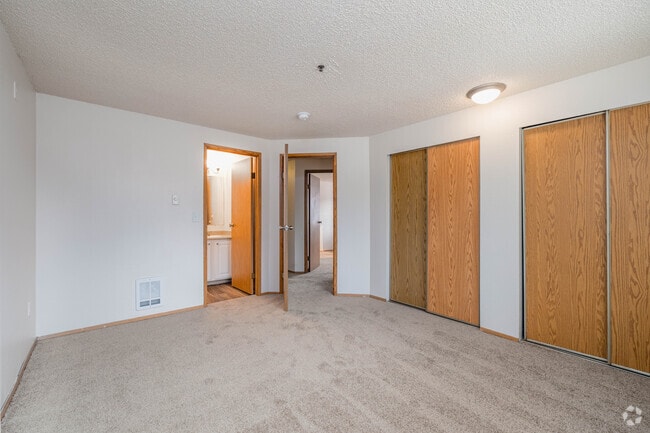 3BR, 2BA - 1,013SF - Bedroom
