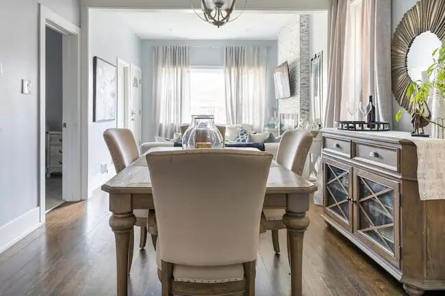 Dining room - 4322 N Milwaukee Ave Unit Apt 1