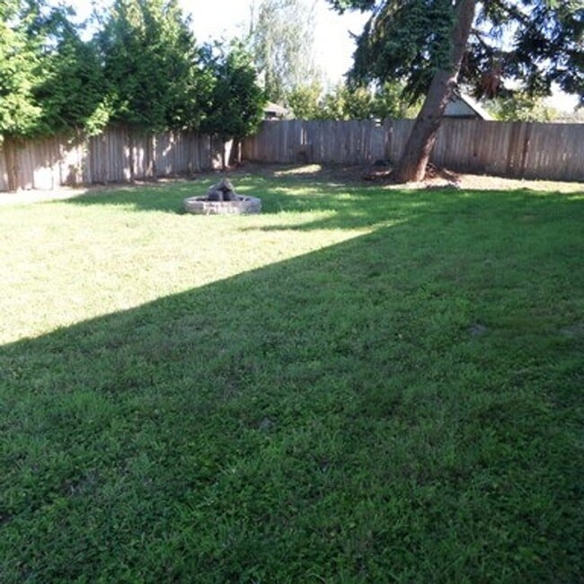 Photo - Super Cute & Charming 2-Bedroom Des Moines Home With Giant Fenced Yard!!