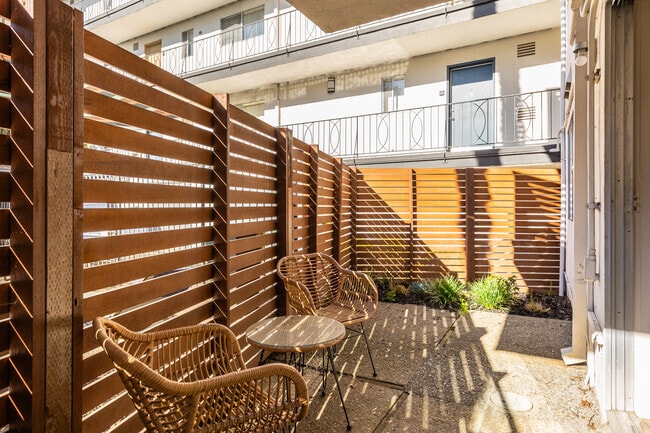 Model 1BR, 1BA -750SF - Patio