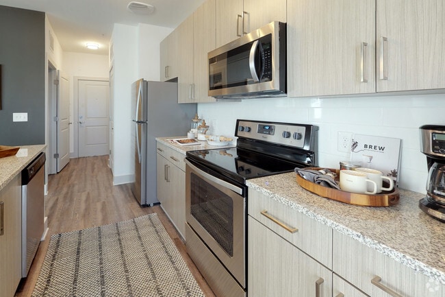 1BR, 1BA - 770 SF
