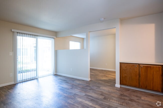 Studio - 550SF - Round Hill Creek Apartments