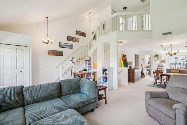 1870 Lindsay Ln