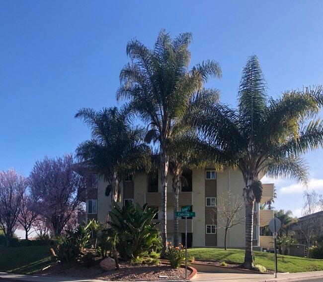 Building Photo - Village Green Apartments