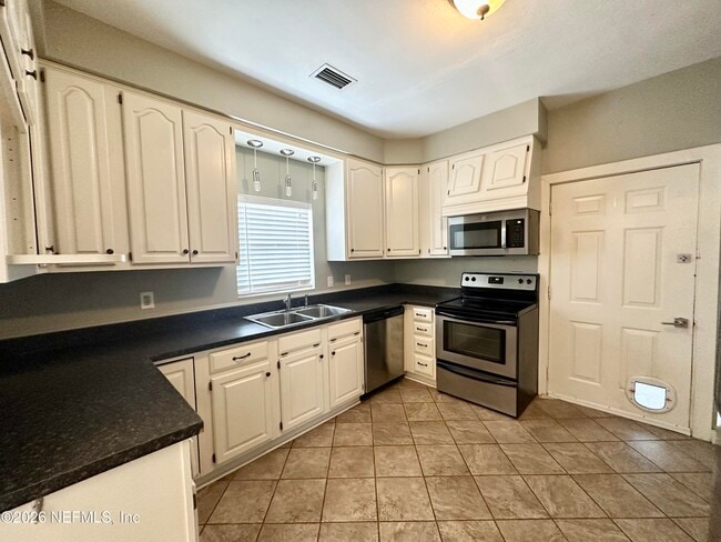 Photo - 3867 Herschel St