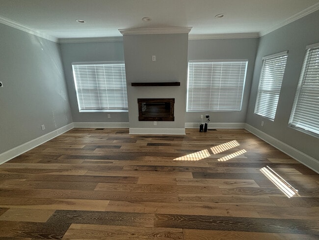 Room in House on Booker Ave