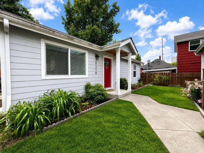 Photo - 2822 NE Davis St