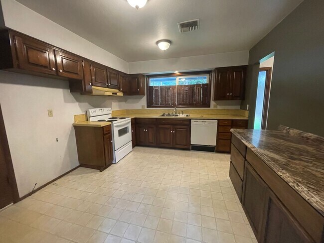 Photo - 3 Bedroom Home with RV Parking