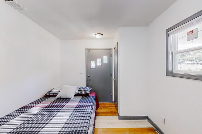 Photo - 1395 Stoneham Ct