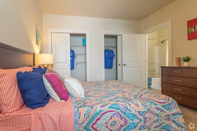 4BR, 4BR - 1400 SF - Lodges of Colorado Springs Student Housing