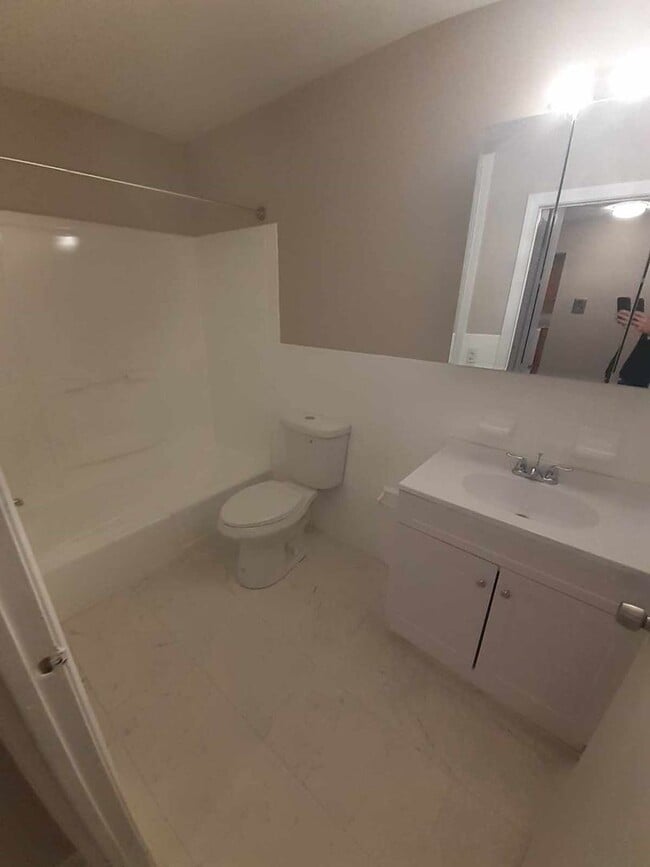 Photo - RIVERSIDE CHATEAU ASSOCIATES LP Unit 317