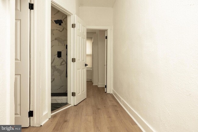 Photo - 5723 Delancey St