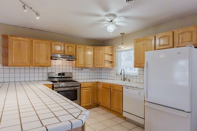 Photo - 46 E Radiant Ct