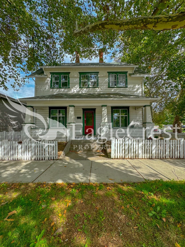 Building Photo - Downtown Walla Walla 4 Bedroom Farmhouse with Modern Comforts