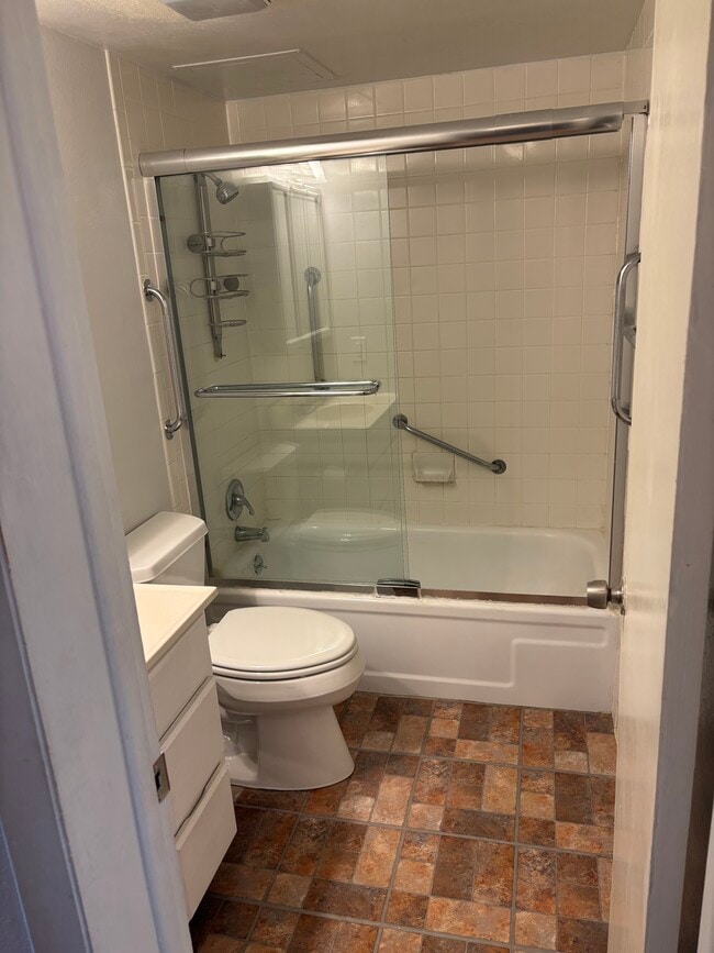 Building Photo - 1705 Heatheridge Rd Unit O 102