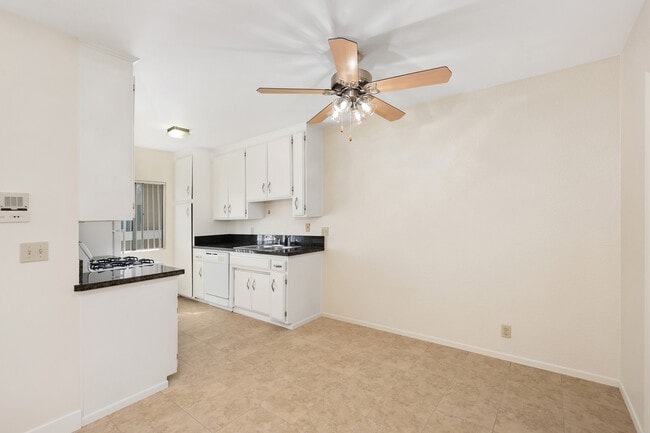 Photo - 7013 Haskell Ave