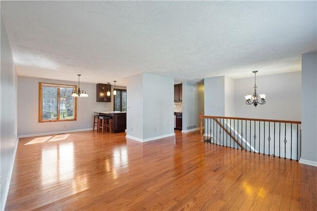 Photo - 16 Wheatfield Dr