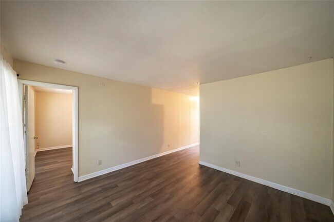 Photo - 420 NE 1st Ave. Unit 2