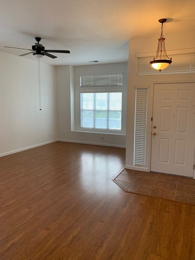 Photo - Lovely 4 Bedroom, 2 Bath Home in Dixon