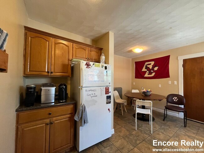 Photo - 285 Foster St Unit 1