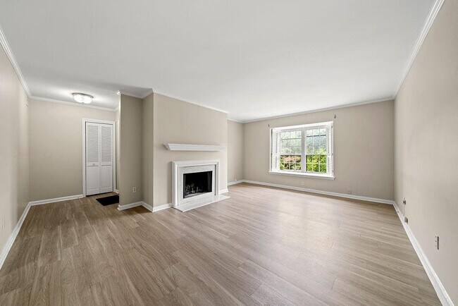 Photo - 103 La Rue Pl NW