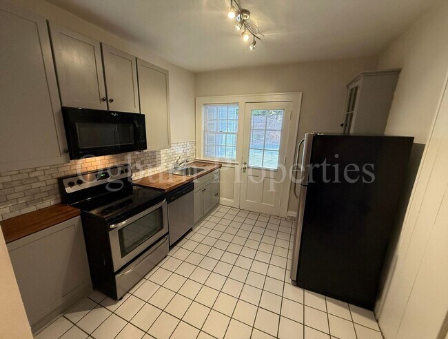 202 N Hawthorne Rd Unit 2