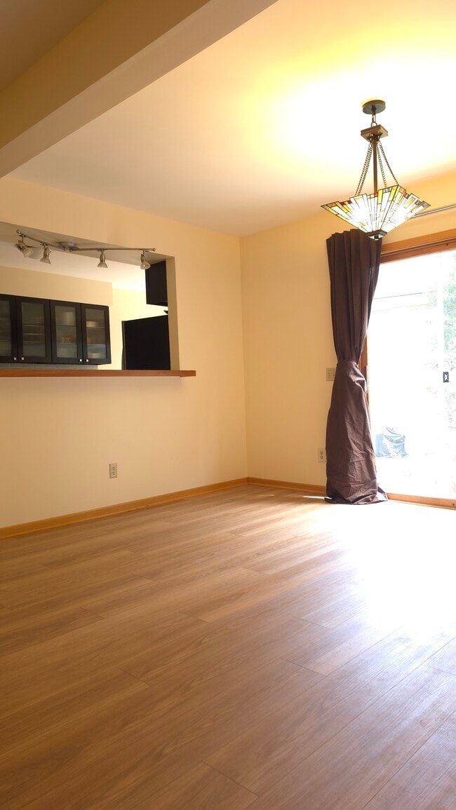 Photo - 69 Ponwood Cir