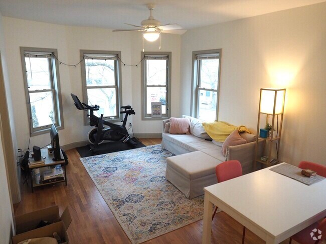 Building Photo - 54 Market St Unit 3 Rental