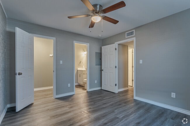 2BR, 1.5BA - 853 SF B1 - Bedroom