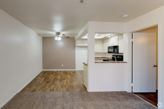 1BR, 1BA - 701-745 SF