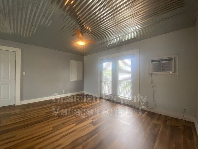 Photo - 519.5 W 8th St