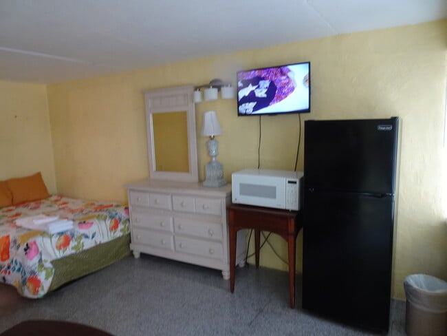 E & E Motel Furnished with Utilities Included