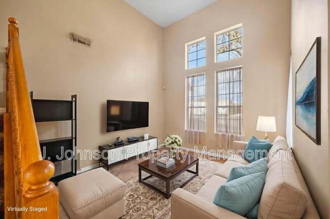 Photo - 516 Carrigane Way