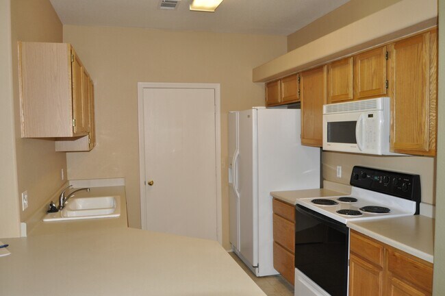 Photo - 6009 Castlegate Dr W