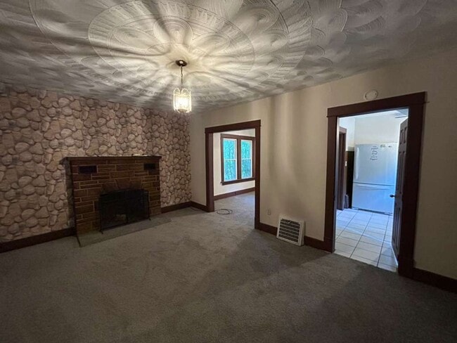 Photo - 377 Talbot Ave