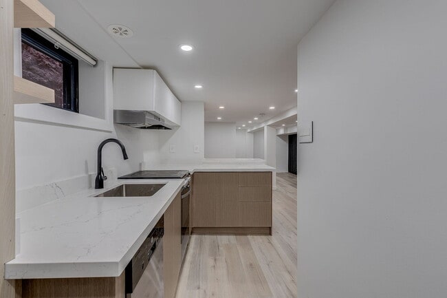 Photo - 120 Glenlake Ave