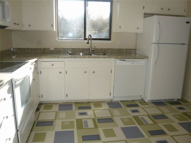 Photo - West hill Kent large 4 bedroom 2.5 bath Da...