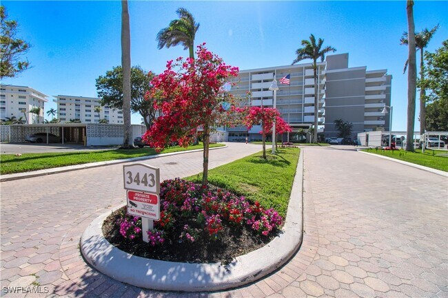 Building Photo - 3443 Gulf Shore Blvd N Unit 213