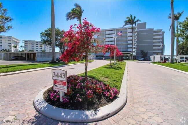 Building Photo - 3443 Gulf Shore Blvd N Unit 213 Rental