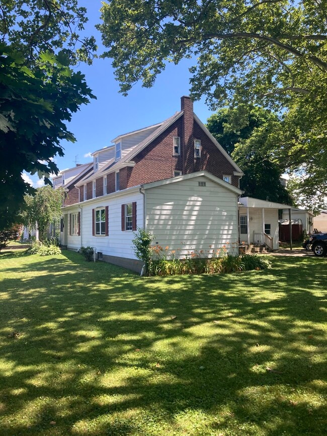 Building Photo - 4207 Iroquois Ave Unit 2