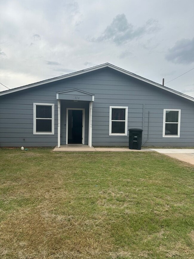 Building Photo - 3034 Simmons St Rental