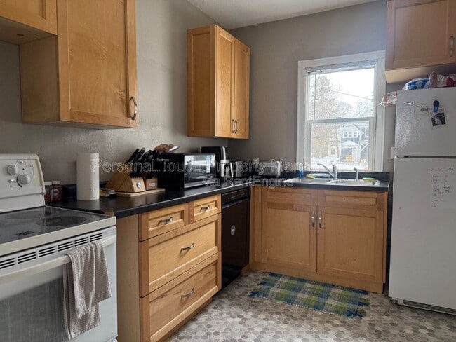 Photo - 606 5th St S