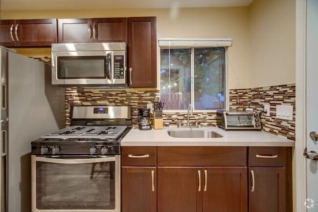 Building Photo - 2483-2485 J St Unit 2485 Rental