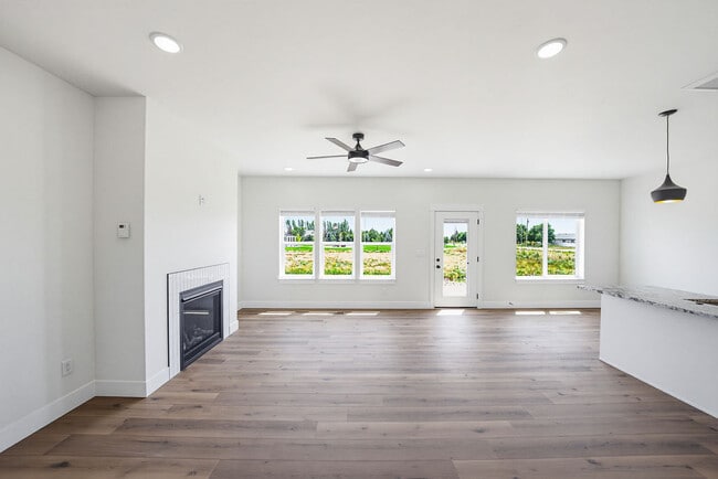 Building Photo - 475 River Bend Ln